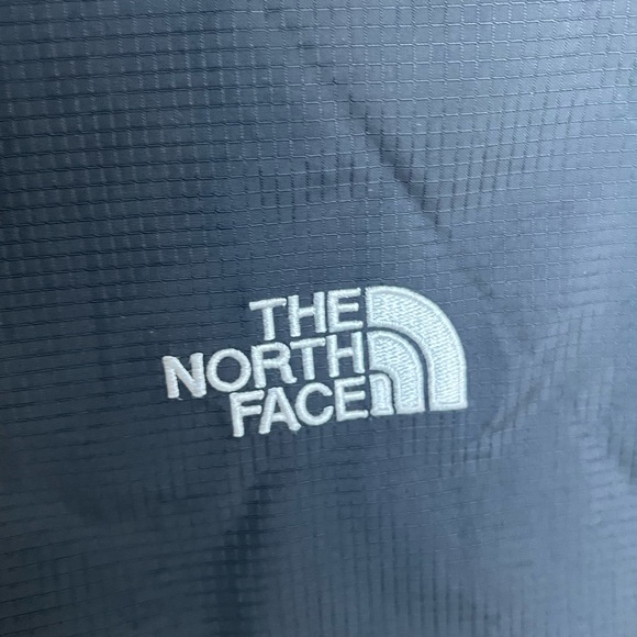 TNF Rain Jacket Medium - Picture 4 of 15